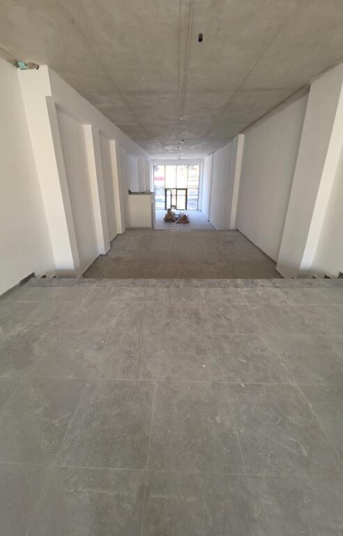 Jepet me Qira Ambient Biznesi – Rruga e Barrikadave!!!