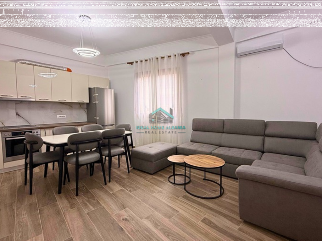 Jepet me Qera Apartament 3+1+2 – Zona e Xhamise, Vlore