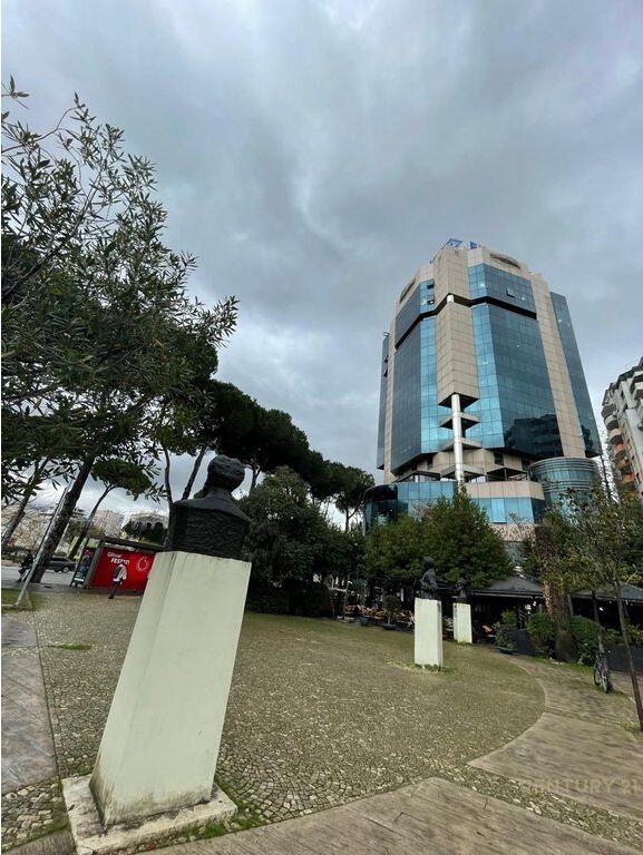 APARTAMENT ME QIRA NË KULLAT BINJAKE 500 € /muaj