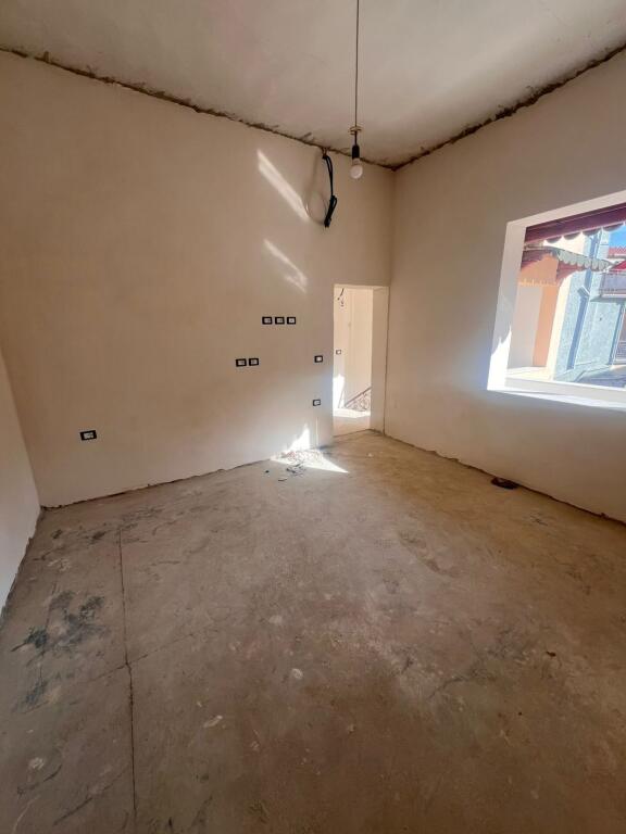 🏡 Jepet me Qira Vilë Twin – Mbrapa Garden Building