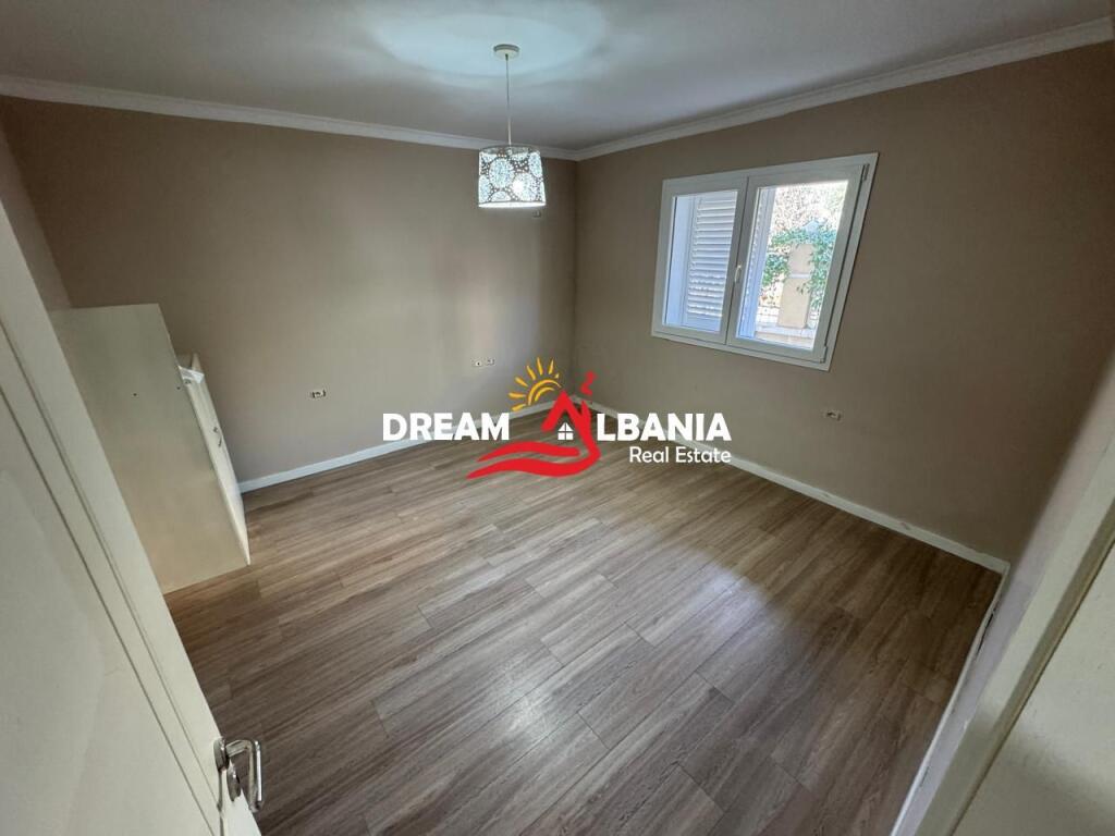 Vile 3 kateshe me qera prane Komunes se Parisit, Tirane (ID 4251432)