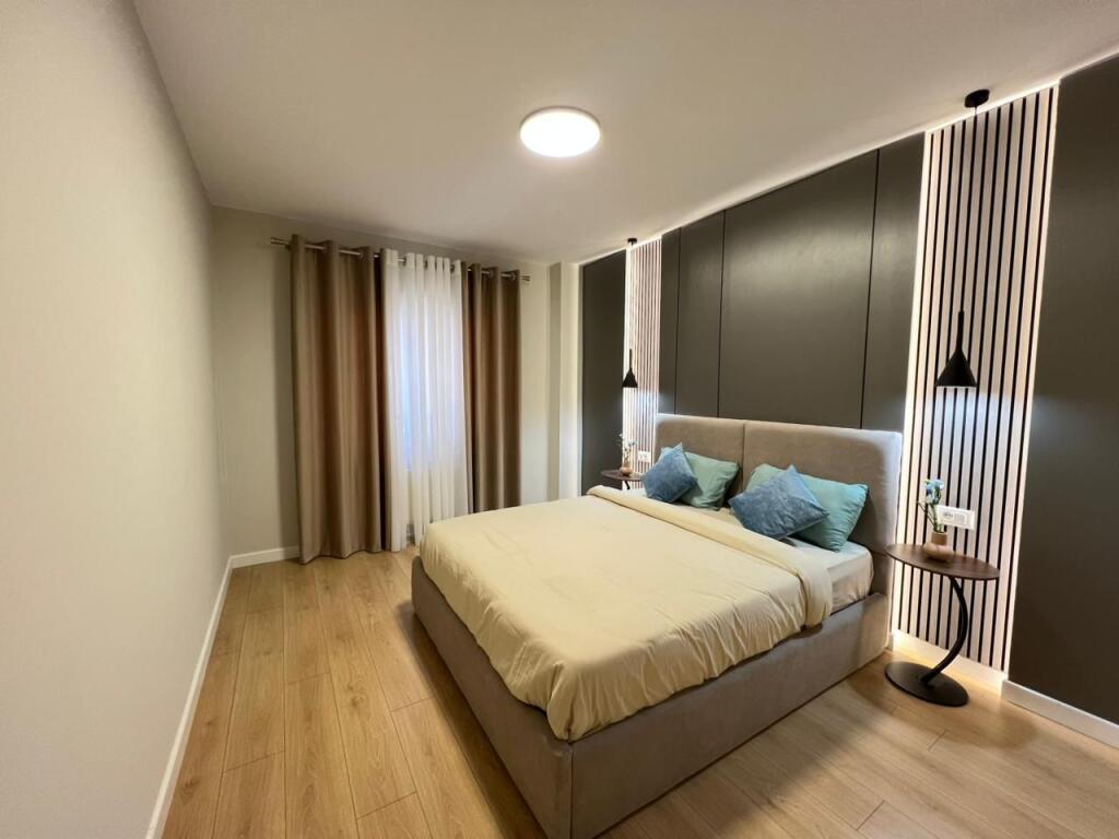 SHITET APARTAMENT 2+1+2 - RRETHRROTULLIMI I ZOGUT TE ZI