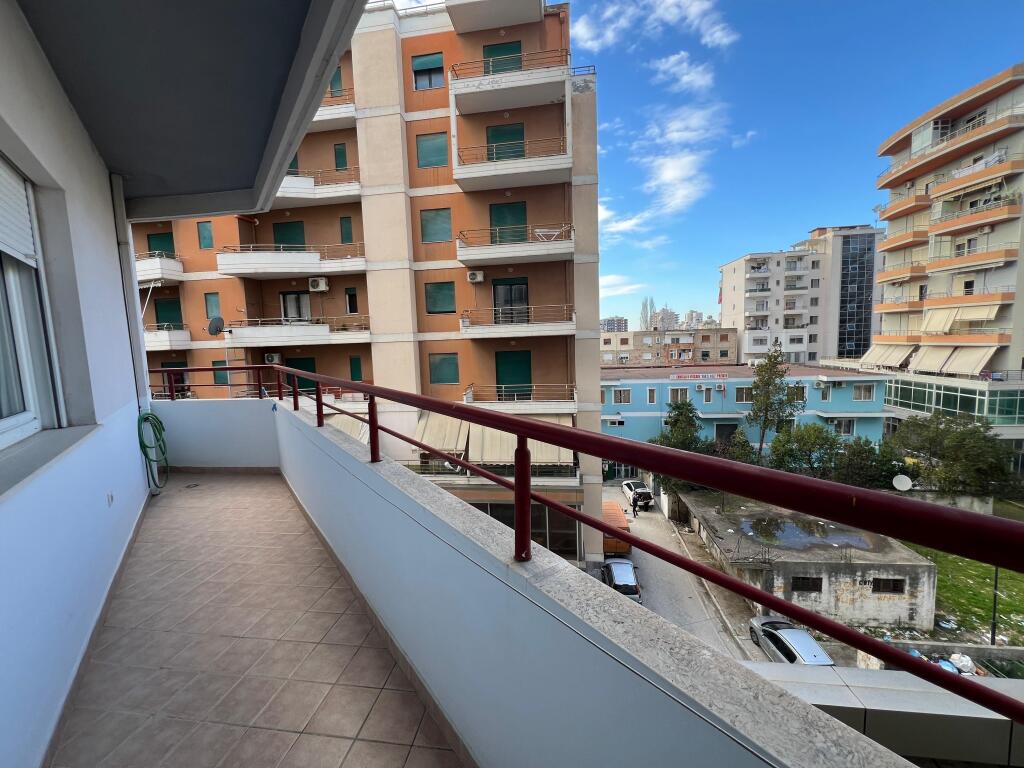 APARTAMENT 2+1 ME QERA