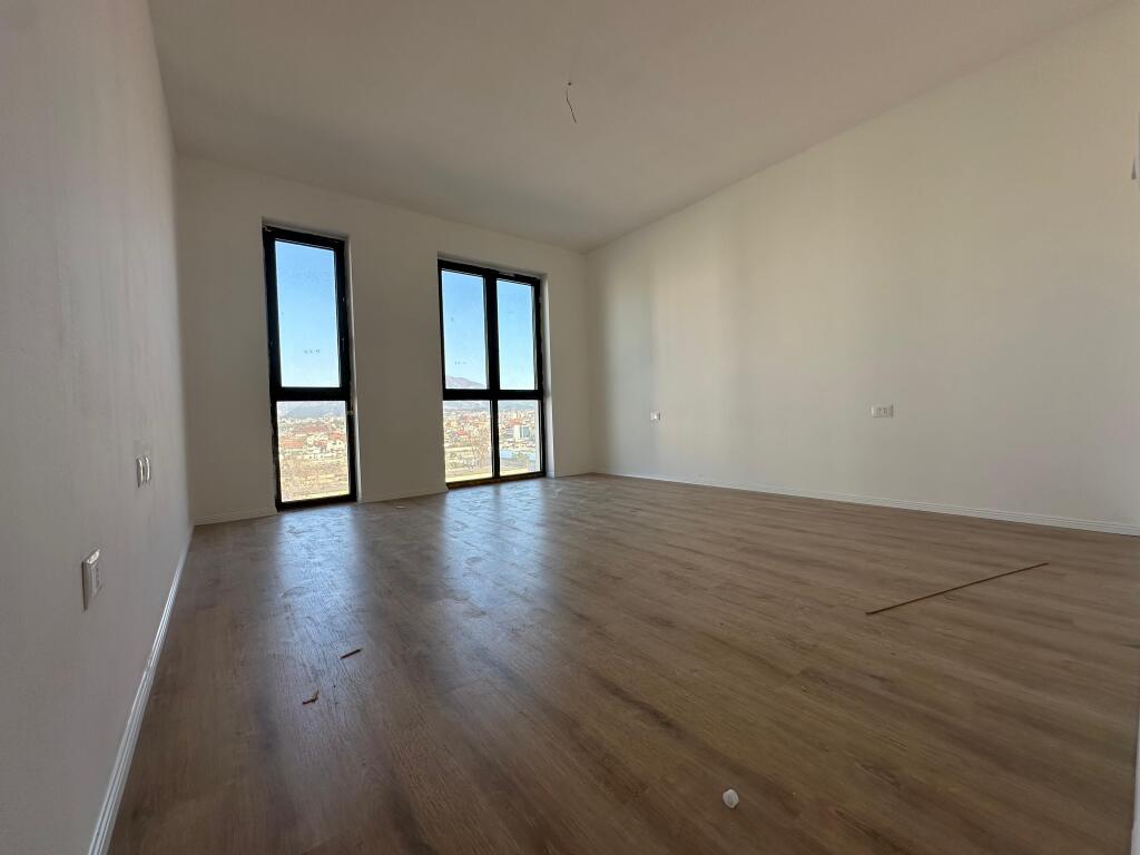 Shitet apartament  2+1 (Tek ish Sheshi Shqiponja)