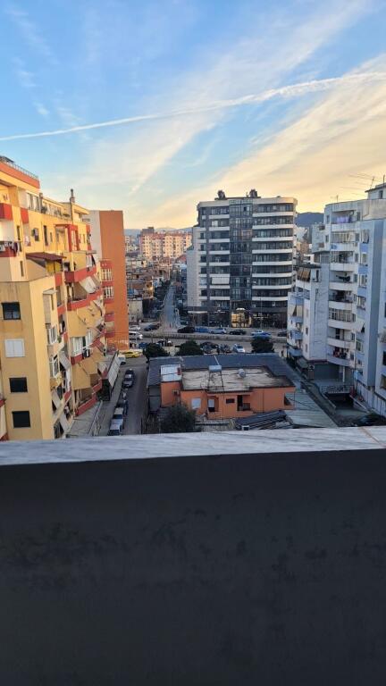 Jepet Me Qera Apartament 2+1+1 Ballkon