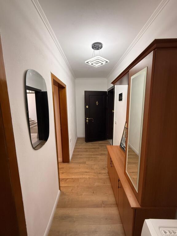 JEPET ME QERA APARTAMENT 1+1, STACIONI TRENIT, DURRES.