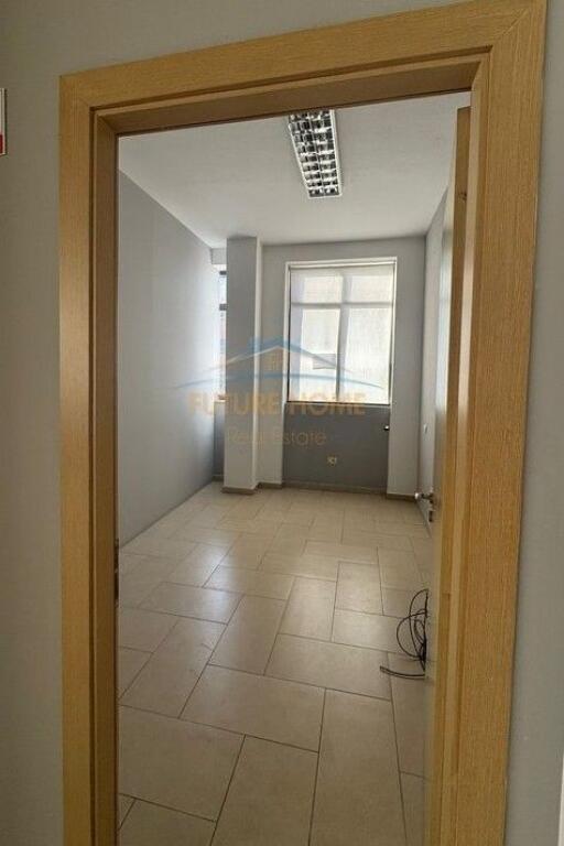 Qera, Ambient biznesi, Rruga e Elbasanit, Tiranë