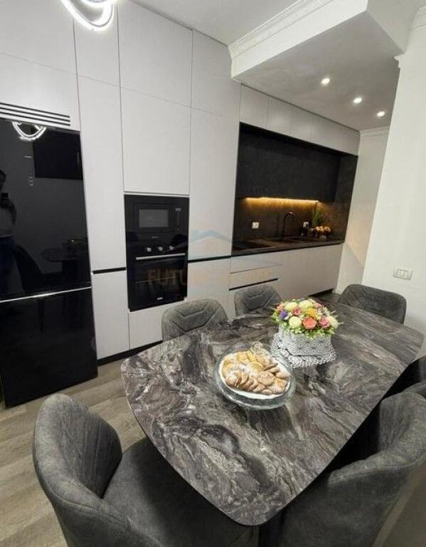 Shitet, Apartament 2+1, Don Bosko, Tiranë.