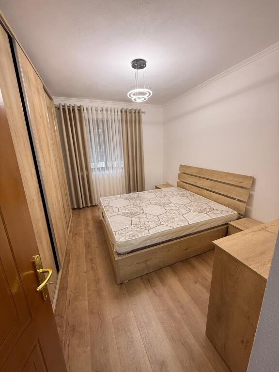 JEPET ME QERA APARTAMENT 1+1, STACIONI TRENIT, DURRES.