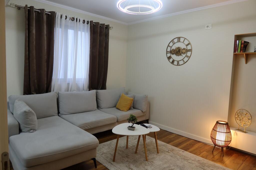Jepet Me Qera Apartament 2+1+1 Ballkon