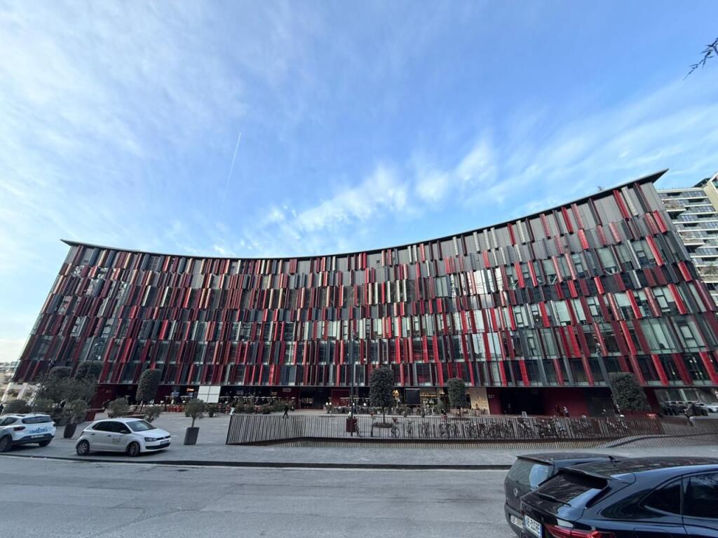 AMBIENTE COMMERCIALE IN VENDITA VICINO ALLO STADIO AIR ALBANIA