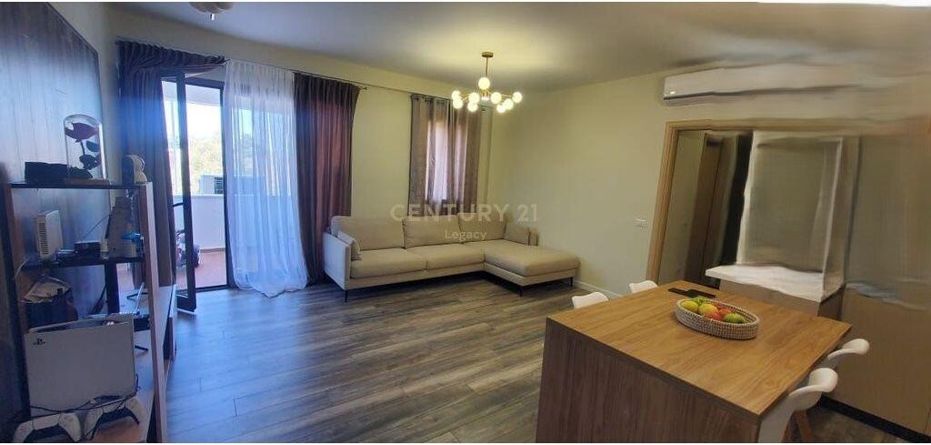 Tek komisariati Nr 4 Rr e Dibres, Shitet Apartament 2+1+2+ Post parkimi!!!