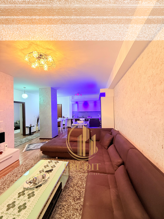 AFFITTASI APPARTAMENTO 2+1 LUNGOMARE, VLORË