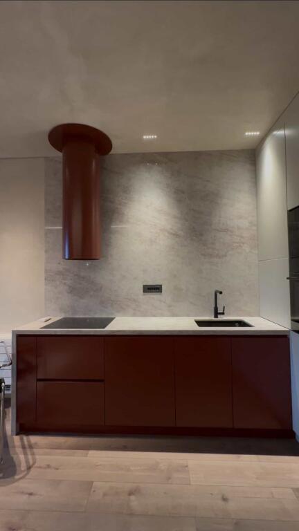 🏢 JEPET APARTAMENT LUKSOZ 1+1 + POST PARKIMI – ME QIRA