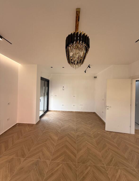 🏢 2 Business Spaces for Rent – Former Aviation Field, OAZIS Complex