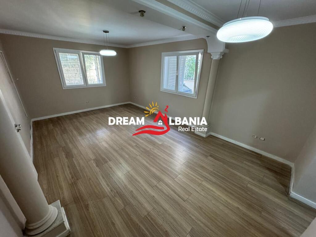 Vile 3 kateshe me qera prane Komunes se Parisit, Tirane (ID 4251432)