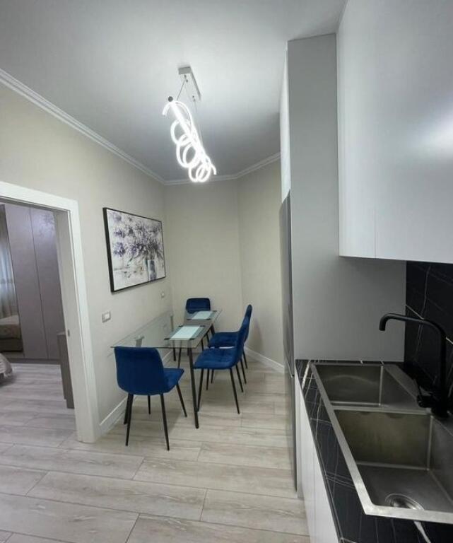 OFROJ PER QIRA APARTAMENT 1+1-RRUGA E KOSOVAREVE