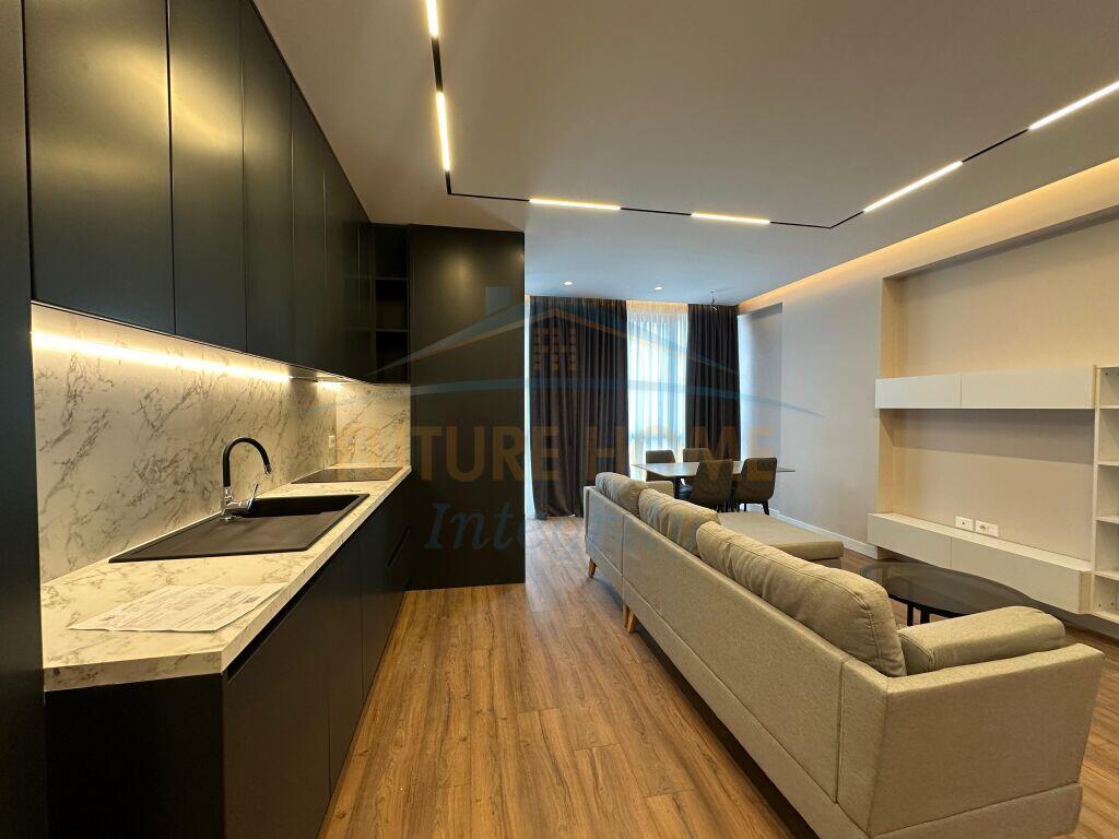 Affitto, Appartamento 3+1+2+Posto Auto, Ex Mercato Elettrico, Tirana.