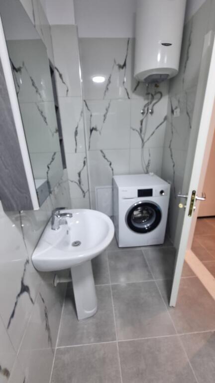 🏡Jepet me qera apartament 2+1 me post parkimi – Pallat i ri 2025 | Selvia