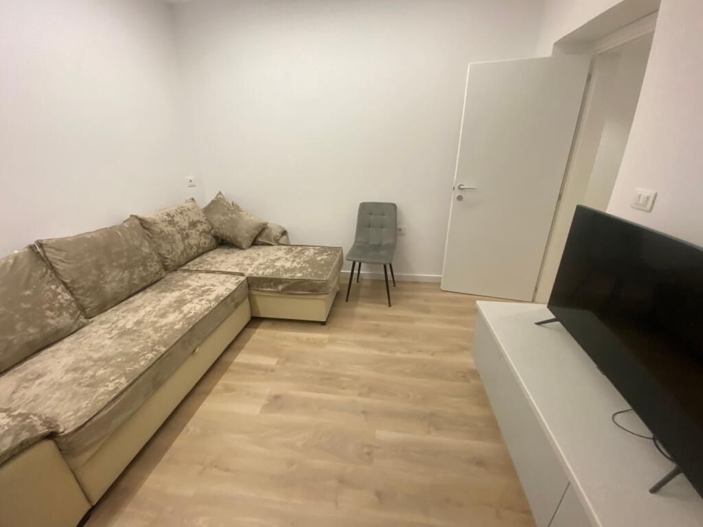 1+1,i mobiluar te ish restorant drr,cmimi 550 mije leke