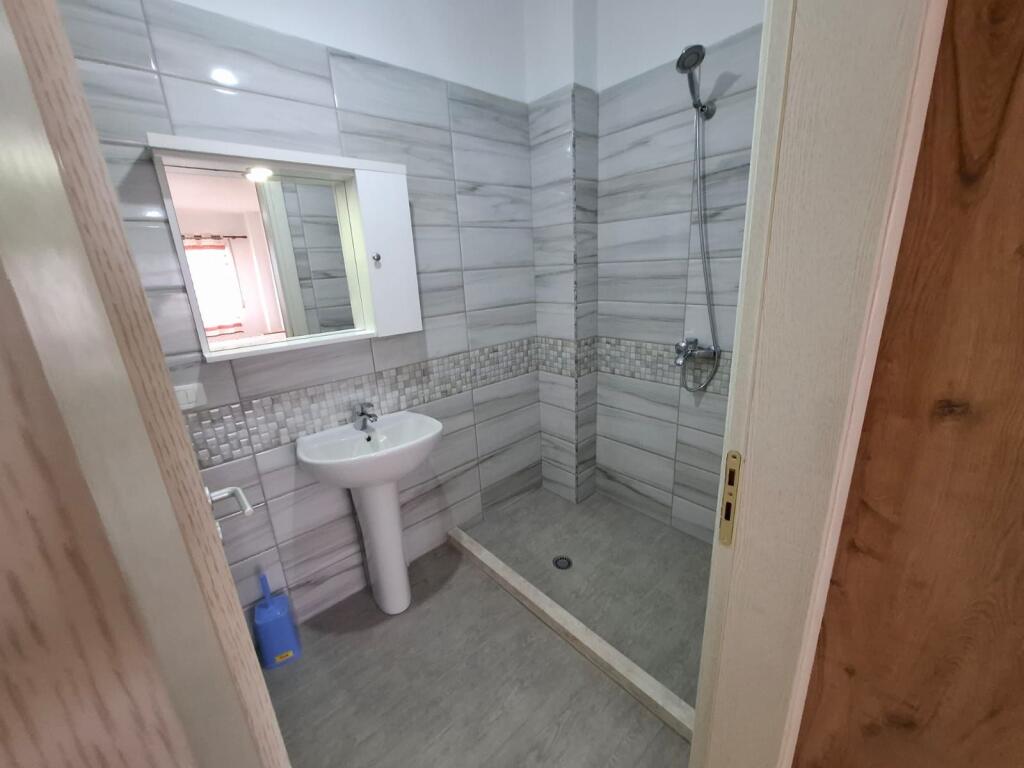 Jepet apartament me qera 2+1+2