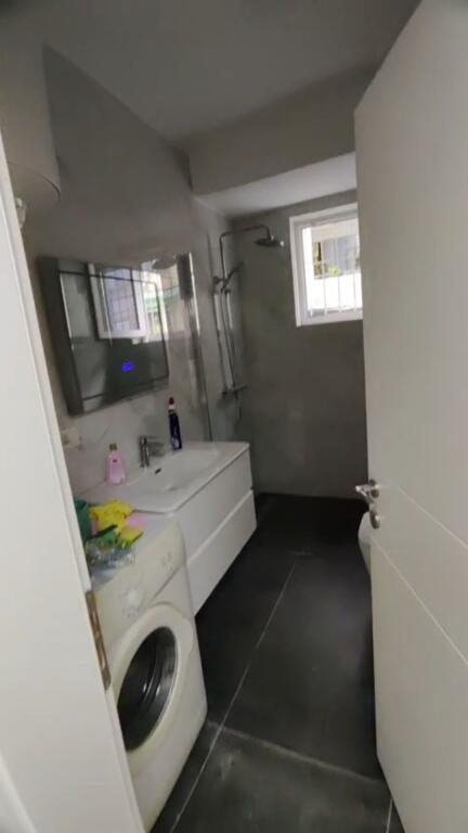 Shitet apartament 1+1 te Rruga e Kavajes