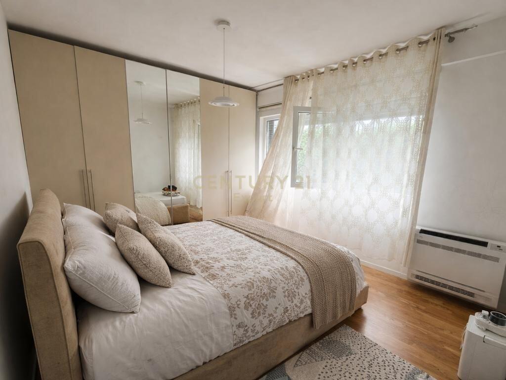 Shitet apartament 3+1 Liqeni i Thate 335,000 € Sip. Totale  139m2