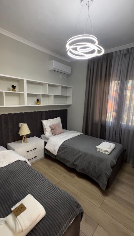 For rent 3+1+2 Former Exhibition building with elevator