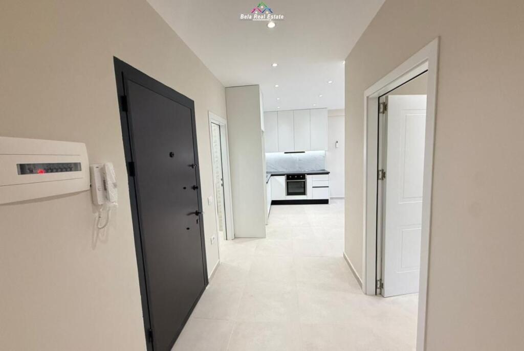 Office for Rent 1+1 Near 5 Maji (ID BZ2791) Tirana