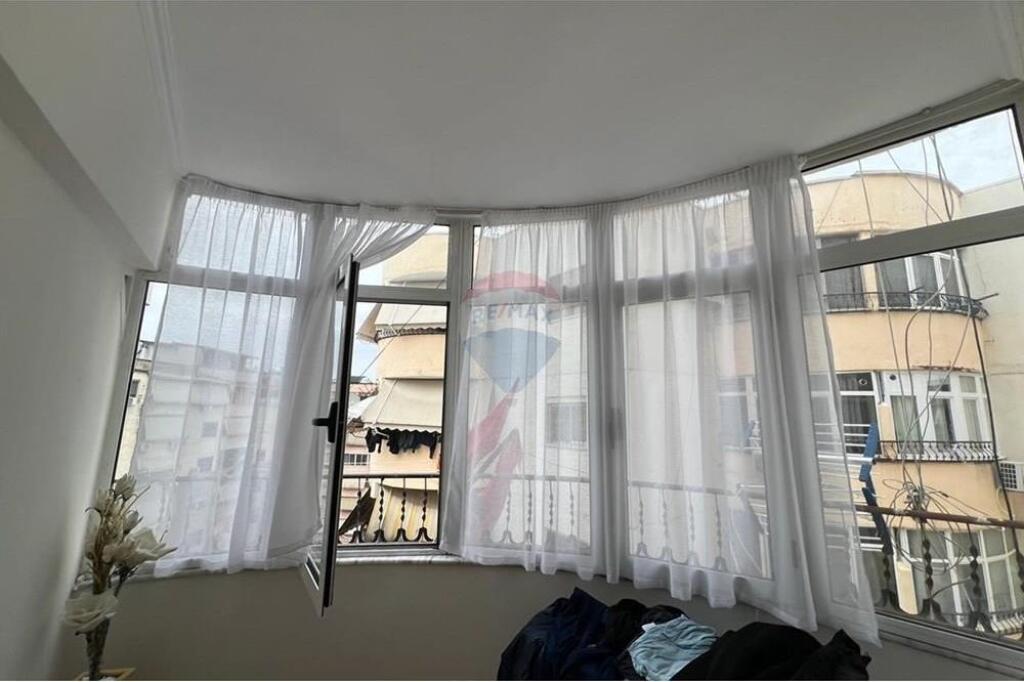 Komuna e Parisit, Tiranë 2+1