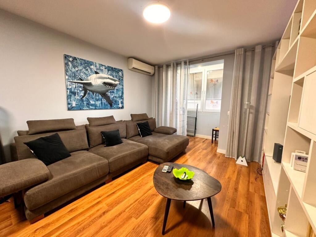 JEPET ME QIRA APARTAMENT 2+1 TEK RESTORANT DELIU FRESK