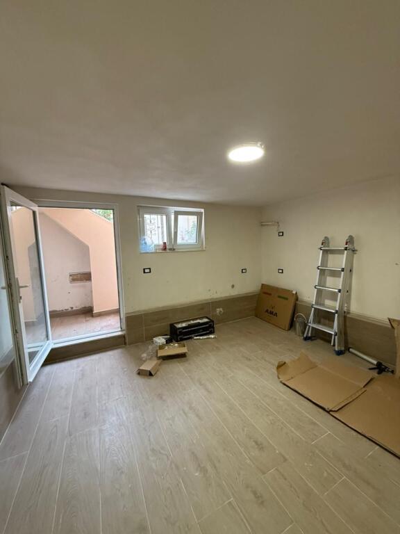 VILE BIZNESI ME QIRA TE GARDEN BUILDING , RRUGA KAVAJES