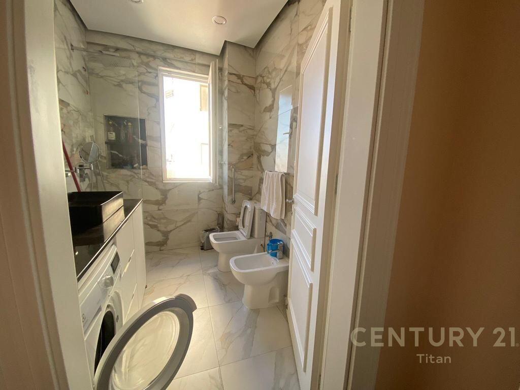 Apartament 2+1 +2 per shitje prane Vila Gold