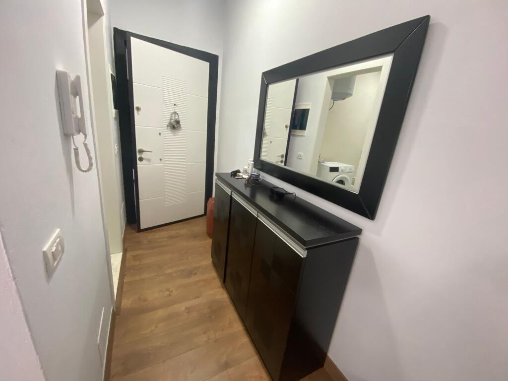 2+1,i mobiluar te kompleksi halili,selvia 650 euro