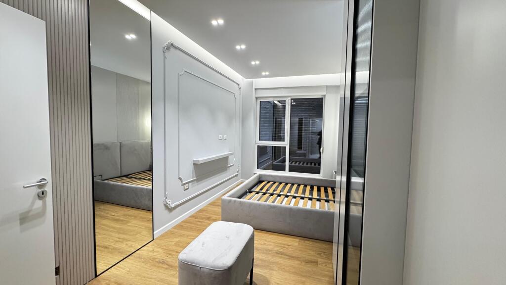 Apartament 2+1 me qira Tek Kontakti!