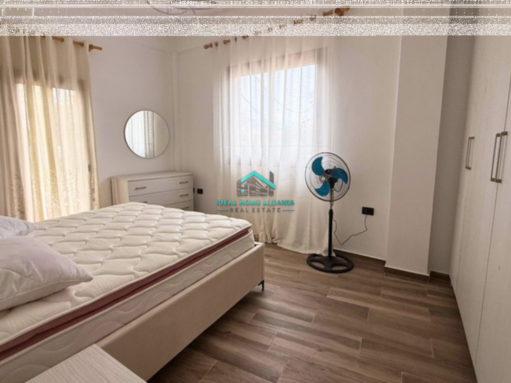 Jepet me Qera Apartament 3+1+2 – Zona e Xhamise, Vlore