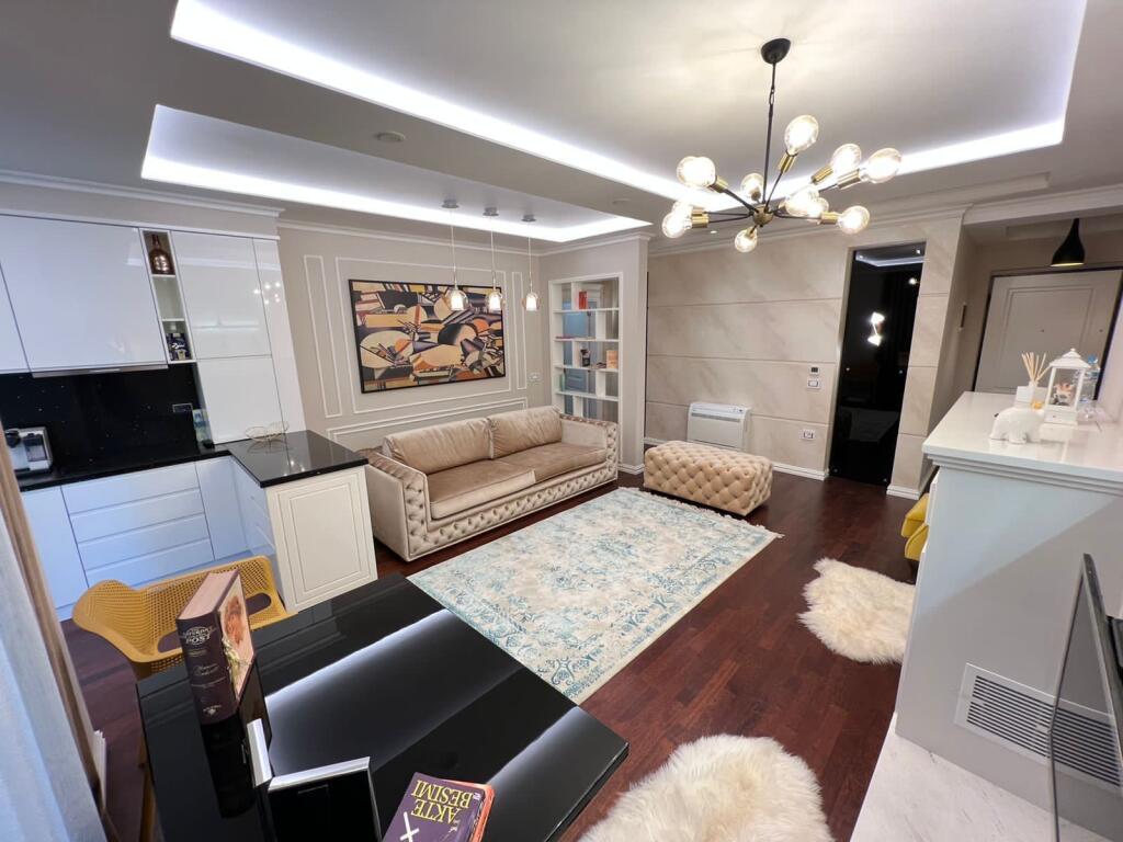 Appartamento 2+1+2 in vendita vicino al Lago Secco  Prezzo: 300.000 € Piano: 3  Superficie:  • Superficie totale: 108 m²  • Superficie netta: 98 m²