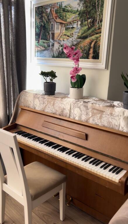 For rent 3+1+2 Former Exhibition building with elevator