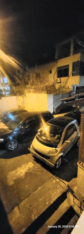 Tirane, appartamento in affitto, 3° piano, 40.000 lek completamente arredato trattabile (Rr. Halit Bega) vicino a QSUT o alla Scuola Unita o alla Scuola Bajram Curri.