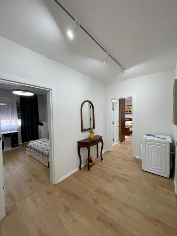 Shitet Apartament 3+1+2 tek Markata,Durres