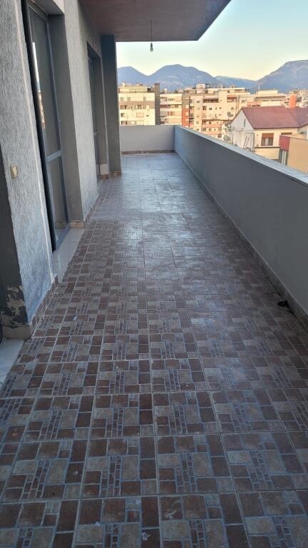 Jepet Me Qera Apartament 2+1+1 Ballkon