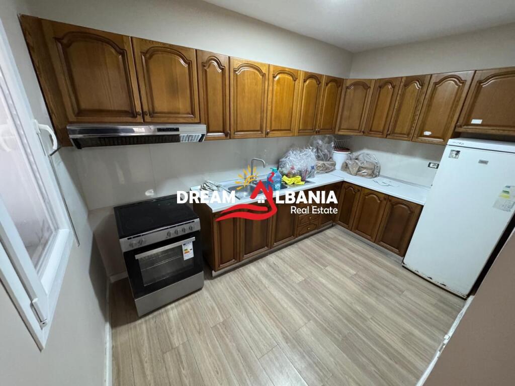 Vile 3 kateshe me qera prane Komunes se Parisit, Tirane (ID 4251432)