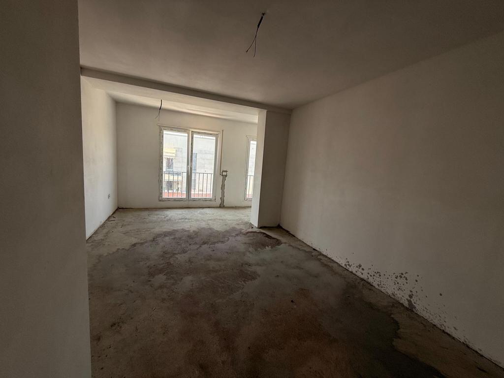 🌟 Shitet Apartament 2+1+2 me Verandë – Zona e Zhvilluar e Ali Demit