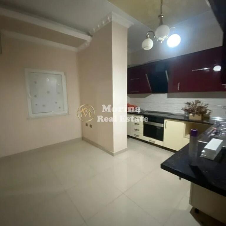 Qera | Ambjent Biznesi | Rruga 5 Maji | 500 €/muaj