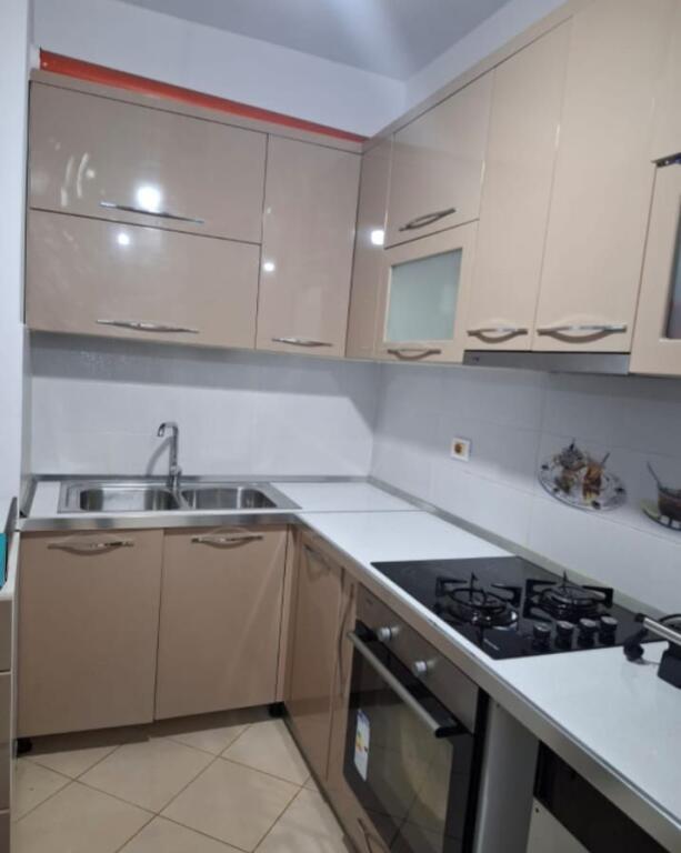 Apartament per shitje ne Kamez, Perballe shkolles Ibrahim Rugova