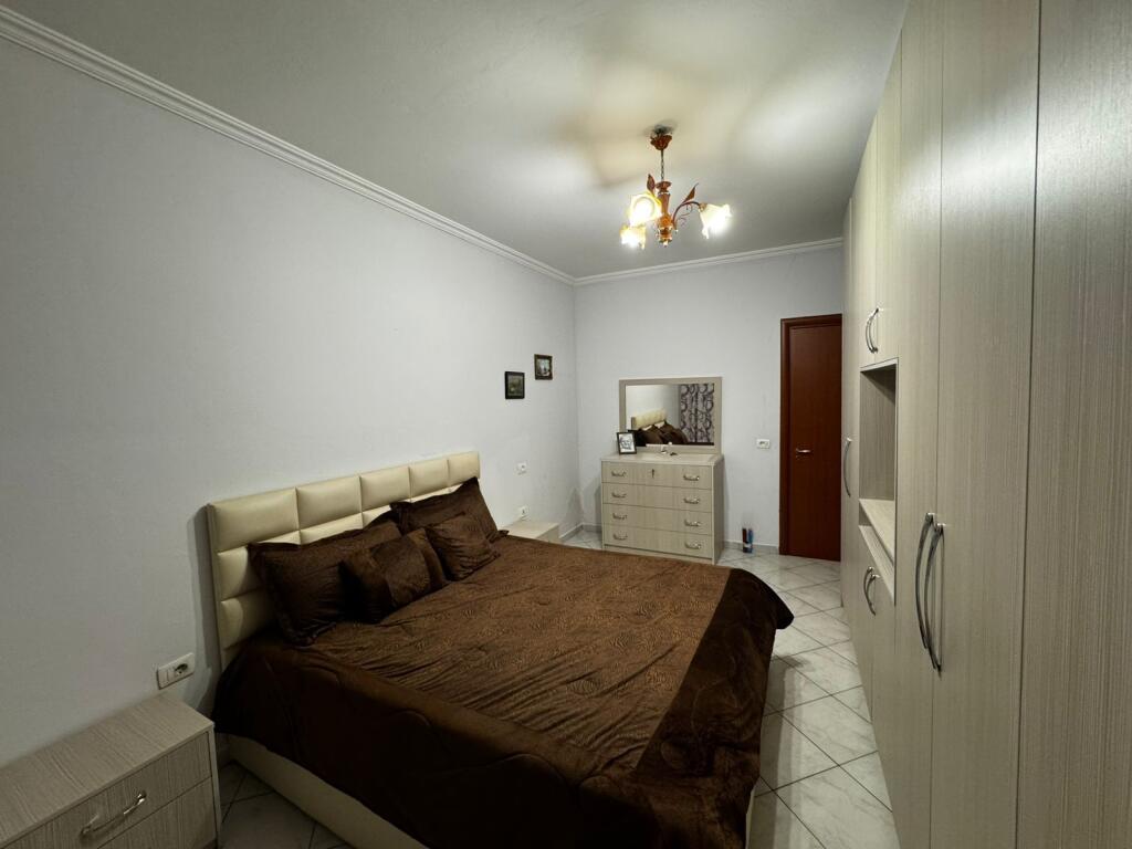 🏢Yzberisht,prane Big Market jepet me qera apartament 1+1,i mobiluar 50,000Leke