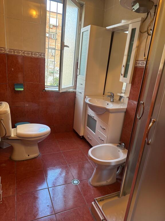 ULET CMIMI NE MYSLYM SHYR PER SHITJE