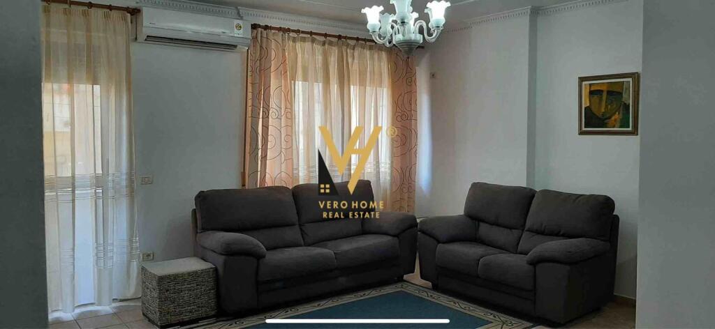 JEPET APARTAMENT 1+1+BLK ME QERA NE QENDER 60.000 LEKE