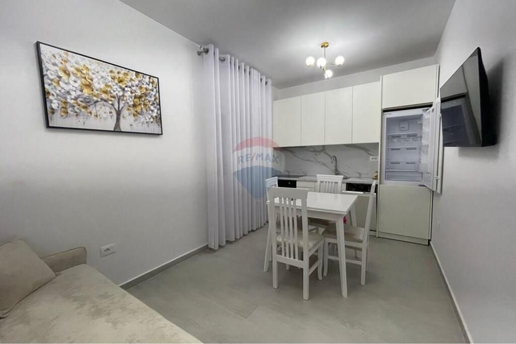 Apartament 1+1 per qira te Komuna e Parisit !