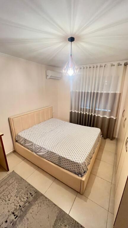 Jepet me qira 1+1 Spitali Nene Tereza 450 mije leke